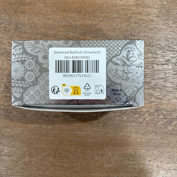 Taylor Swift Reputation Bathtub - Picture 2 of 2